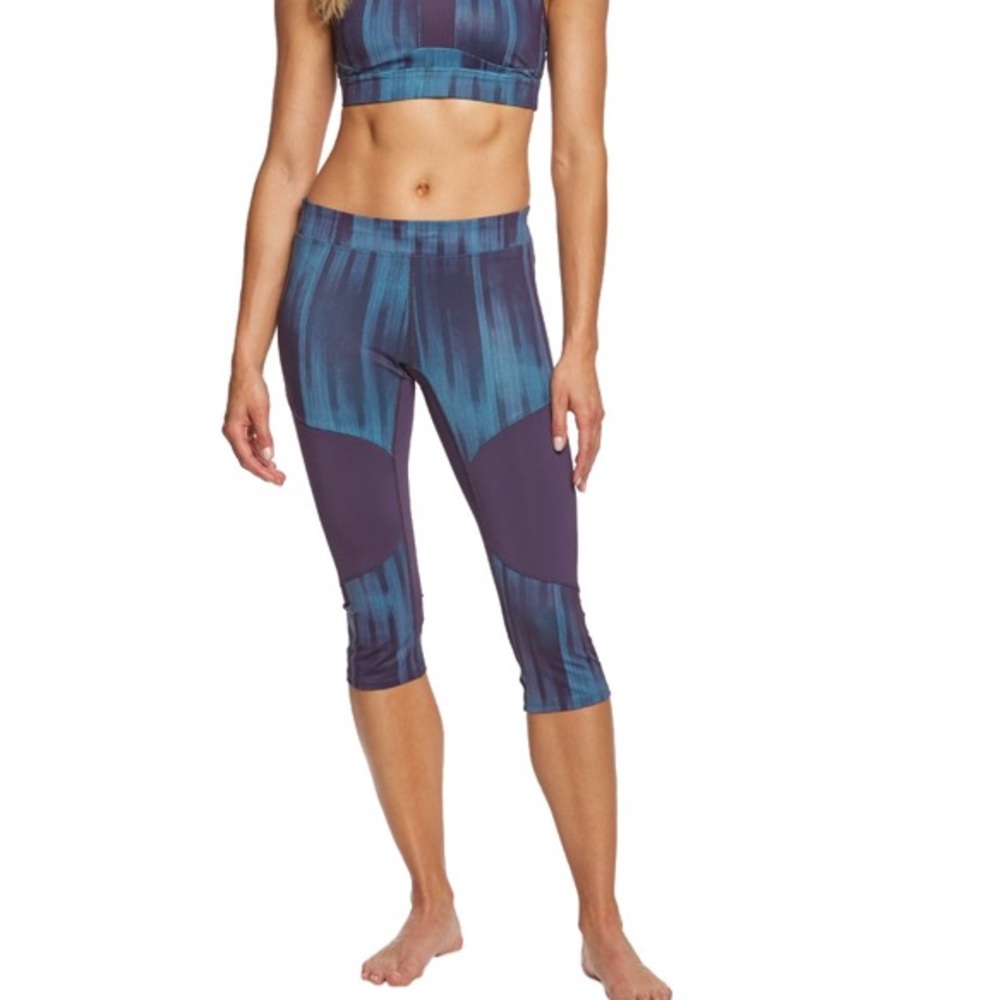 NWT | The North Face  Motus Capri III